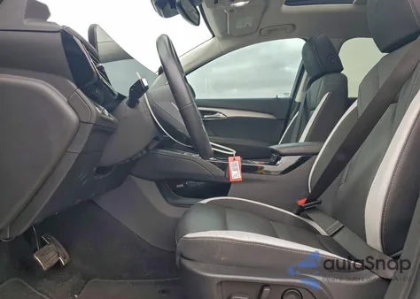 2025 Buick Envision Sport Touring z USA, uszkodzony, nr VIN LRBFZLE45SD007596